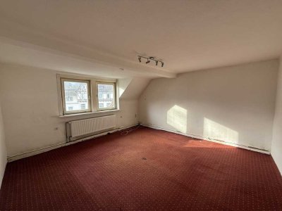 Einfache kleine DG Wohnung in der Rosenstr. 1
