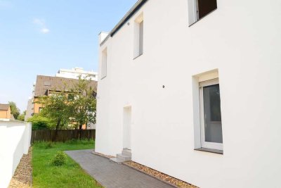 Townhouse mit Garten mitten in der Stadt. Ihr Zuhause auf zwei Ebenen mit eigener Terrasse.