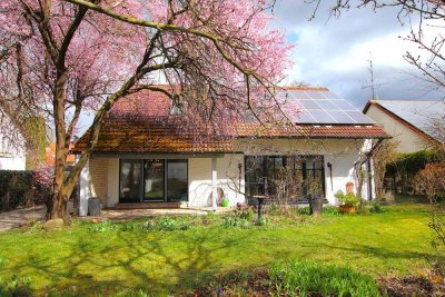 **Wenn Träume wahr werden** Tolles EFH mit XL-Wellnessbereich u. Traumgarten in Neufahrn (S1)