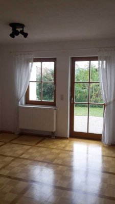 nette 2-Zimmer Wohnung, separater Eingang an Wochenendheimfahrer/Pendler zu vermieten