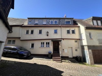 Zentral & historisch: Stadthaus für ein bis zwei Familien!