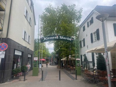 Saniertes Dachgeschossapartment mit Aufzug am Klemensplatz