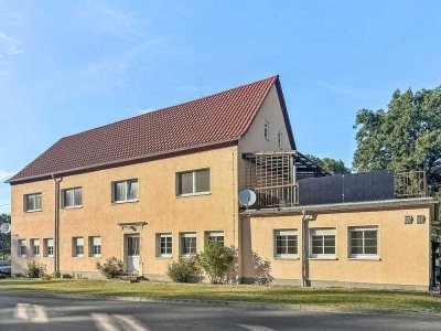 Charmantes Mehrfamilienhaus-Ensemble mit 4 Wohneinheiten in Neukirchen
