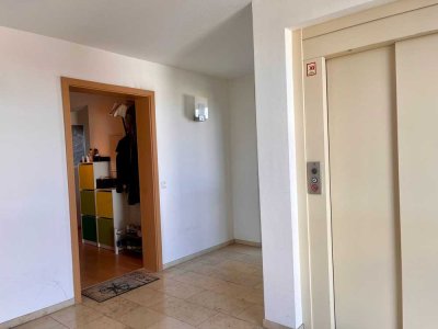 Exklusive, neuwertige 3-Raum-Wohnung mit Balkon und Einbauküche in Rottendorf