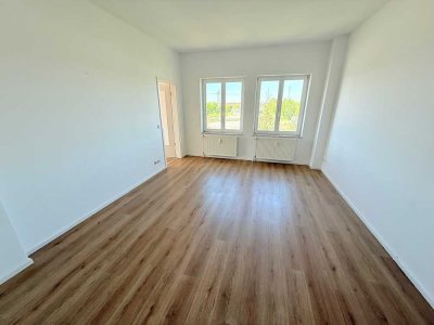 Drei Zimmer Wohnung mit EBK!