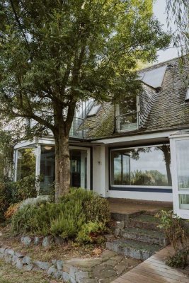 Exklusives freistehendes Haus in Hanglage