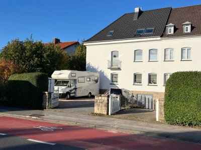 Besondere Eigentumswohnung, Fernblick, 3 Familienhaus, Balkone, Stellplatz, Garten, Sauna...