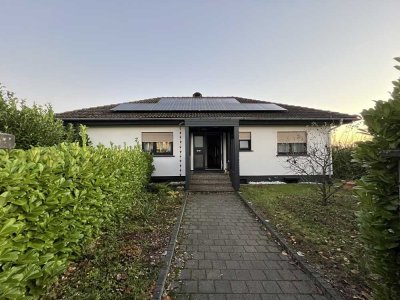FAMILIENTRAUM MIT EINLIEGERWOHNUNG – RUHIGE LAGE, GROßER GARTEN UND POOL INKLUSIVE
