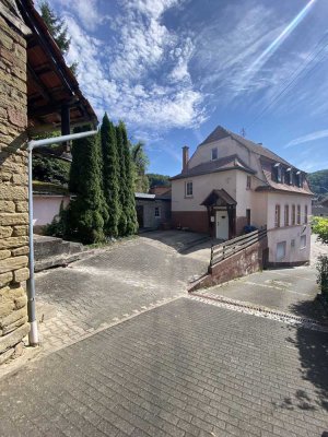 Ehemalige Gaststätte mit Ausbaureserve und einer vermieteten Wohnung