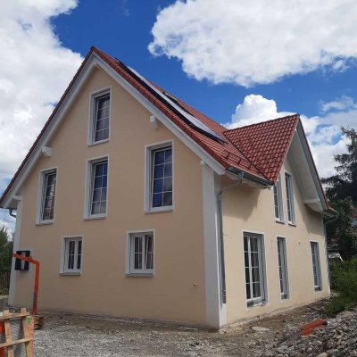 Bitte per mail melden! ab 1.10.25 in 3-er-Damen-WG , 1 Zi, 11 qm plus 40 qm WZ plus Balkon, NEUBAU!