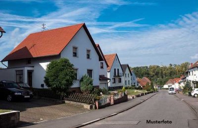 Einfamilienhaus nebst Gästehaus mit 2 Garagen