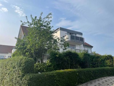 Gemütliche Dachgeschosswohnung mit Balkon und Carport Stellplatz