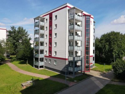 Großer Balkon lädt zum gemütlichen Abendessen ein