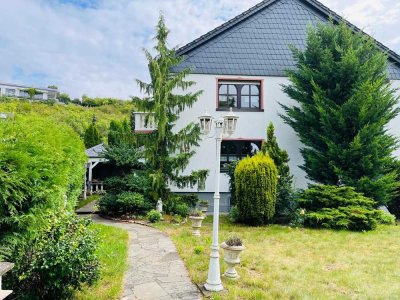 Traumhaftes, familienfreundliches und großes 10-Zimmer-Haus in  malerischer Lage in Schwanfeld