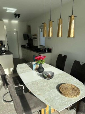 Freundliche und neuwertige 3-Zimmer-Wohnung mit gehobener Innenausstattung mit EBK in Höxter