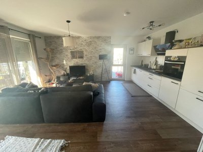 2 1/2 Zimmer, Lift, überdachter Balkon, citynah, gute Verkehrsanbindung, 2 km zum Wald