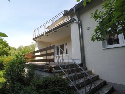 Kernsaniertes (2008) außergewöhnliches großes EFH mit 2 getrennten  Wohnungen und traumhaften Garten
