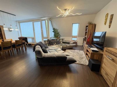 Luxuriöse, voll möblierte 3-Zimmer- Wohnung mit zwei Balkonen und Tiefgarage