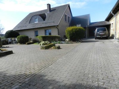 Wohnhaus und Einliegerwohnung  mit toller Reitanlage