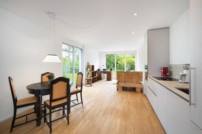 Lichterfüllte, wertige 2-Zi.-Gartenwohnung mit zwei Terrassen, direkt an der Würm, von HIM-Villenbau