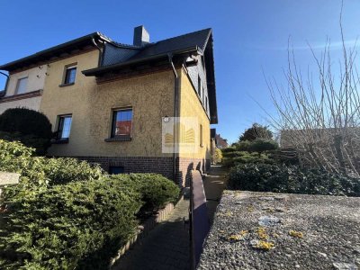 modernes Zweifamilienhaus mit Doppelgarage und Grundstück in Wolfen