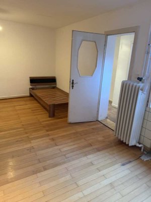 Vollständig renovierte Wohnung mit eineinhalb Zimmern und Balkon in Wiesbaden