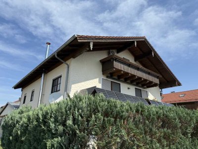 Charmante Dachgeschosswohnung mit Südbalkon in ruhiger Lage von Fridolfing!