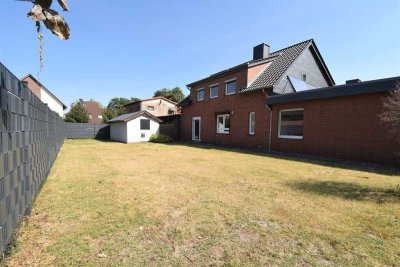 Saniertes Einfamilienhaus mit großem Nebengebäude in zentraler Lage von Isenbüttel