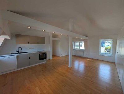 Erstbezug nach Sanierung mit Einbauküche: Schöne 1-Zimmer-Dachgeschosswohnung in Andernach