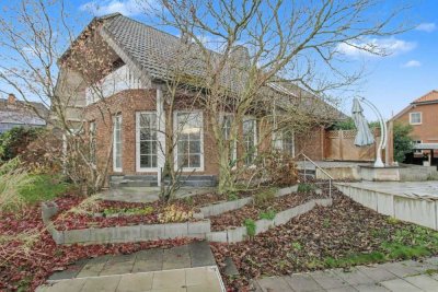 Stilvoll & großzügig! Behagliches Einfamilienhaus mit Kamin u. Loggia in beliebter, ruhiger Wohnlage