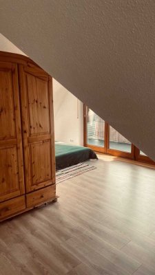 Schöne, helle, möblierte Dachgeschosswohnung in Meersburg. NUR FÜR 6 MONATE ZU VERMIETEN