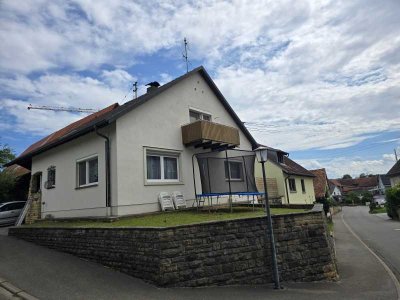 Einfamilienhaus mit ausgebautem Nebengebäude