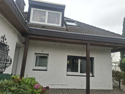 Schöne Maisonetten-Wohnung mit kleinem Gärtchen in guter Lage in Rösrath-Forsbach