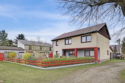 Zweifamilienhaus mit Hof, Garten und Scheune