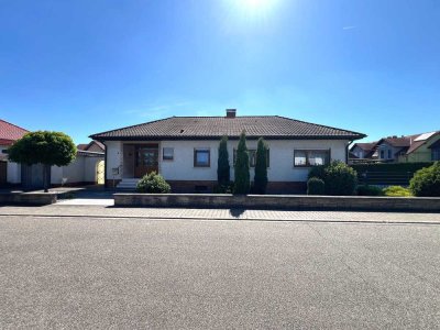 MIT 3D-TOUR! Gepflegter Bungalow mit Garten und Garage in schöner Lage von Philippsburg