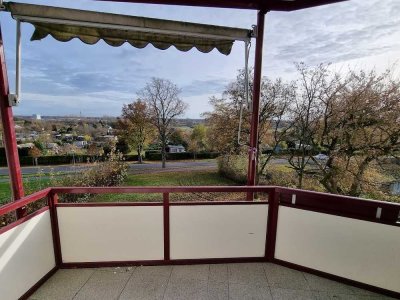 Einziehen und wohlfühlen: Renovierte 2-Zimmer-Wohnung mit Blick ins Grüne