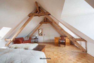 DG-Wohnung nebst Garage