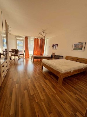 vermietete 1,5 Zimmer Wohnung mit Balkon, Keller, Stellplatz und Schwimmbad