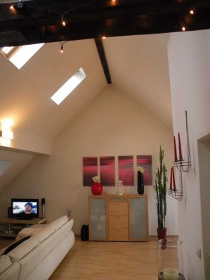 Helle Dachgeschosswohnung in Köln Höhenberg