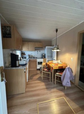 Sonniges Grundstück, kleines Haus, sehr ruhig