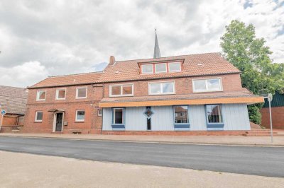 Vielseitig nutzbares Objekt mit Gewerbeeinheit, zwei Wohnungen & Ausbaumöglichkeiten
