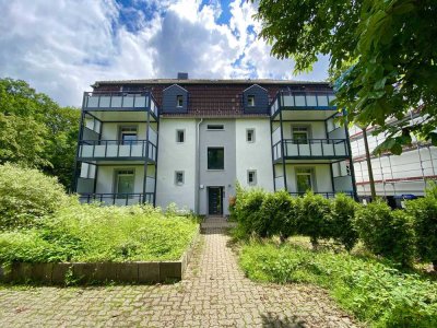 Schöne tapezierte  2 Zimmer Wohnung mit hellen Vinylboden