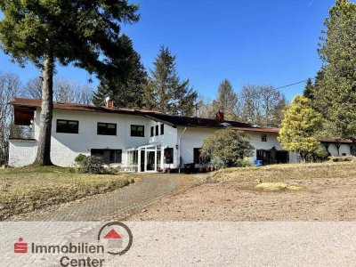 Großzügiges Landhaus mit 2,5 Hektar Wald-/ und Grünfläche in Nonnweiler - Otzenhausen