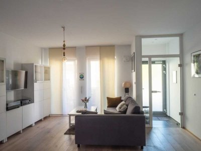 Ideal für München Pendler: Schöne 2-Zimmer-EG Wohnung mit Terrasse  und EBK in Augsburg
