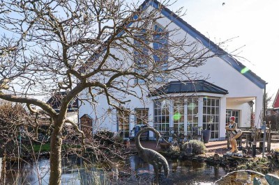 Lichtdurchflutetes Traumhaus mit Galeriegeschoss, Kamin und parkähnlichem Garten