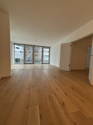 Commerzbanktower | lichtdurchflutete Wohnung | WG geeignet