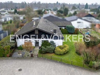 Beste Lage, viele Möglichkeiten: Zweigeteilter Bungalow im klassischen Stil in der Neutra-Siedlung
