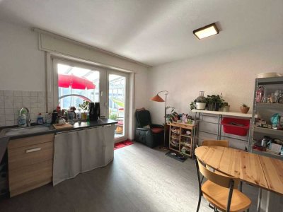 Durchdacht geschnittene 2-Zimmer-Wohnung mit Wintergarten in gefragter Lage!