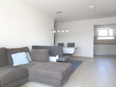 Hochwertige, exklusive Ausstattung! Fliesenböden, FB-Heizung, Einbauküche, S/W-Balkon + Einzelgarage