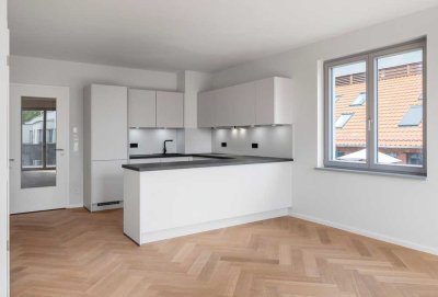 Erstbezug in eine traumhafte 3 Zimmerwohnung mit 2 Bädern, Balkon und offener moderner Einbauküche